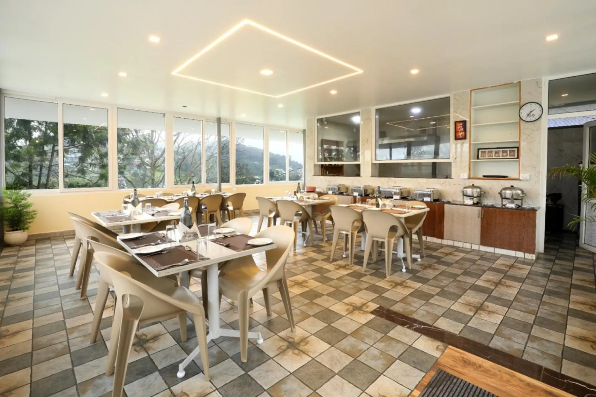 Restaurant and dining area with valley views